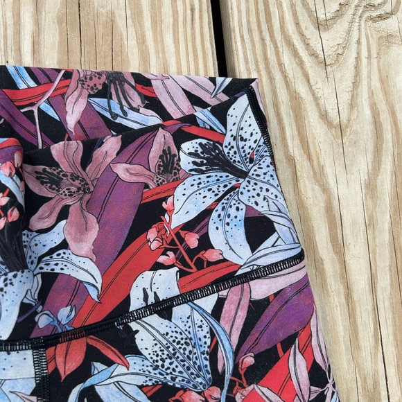 Lululemon Train Times 7/8 Leggings Size 4 Floral - Picture 4 of 13